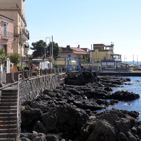 La scogliera di Capo Mulini, foto di Luigi Strano