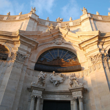 Particolare della facciata della Badia di Sant'Agata
