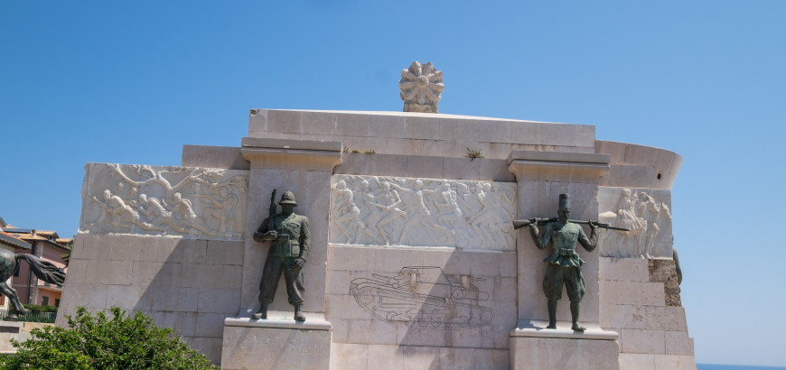 Particolare del monumento ai caduti