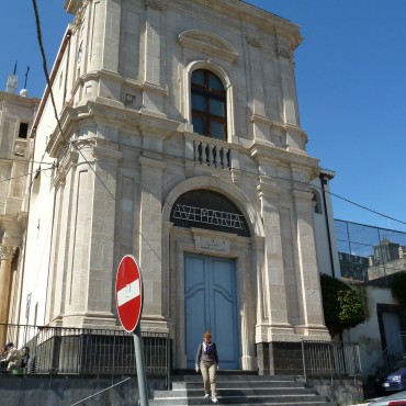 La facciata della chiesa