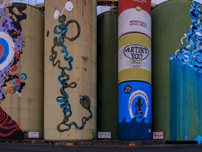 I silos disegnati da Vlady Art