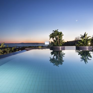 Esterno con piscina