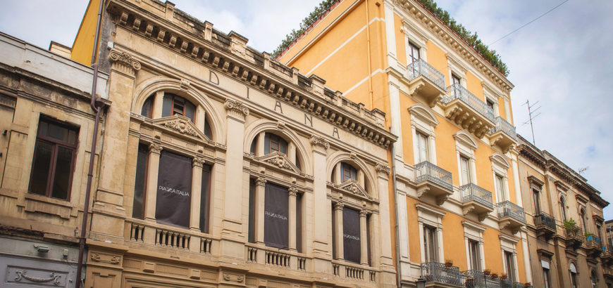 Main facade of the Diana cinema