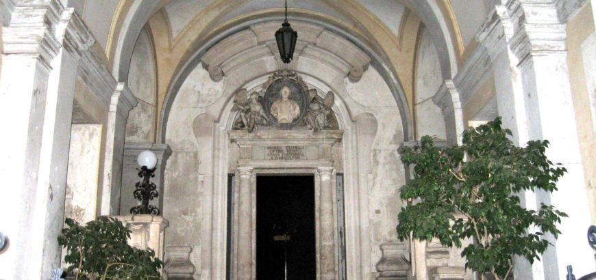 Entrance to the stairs