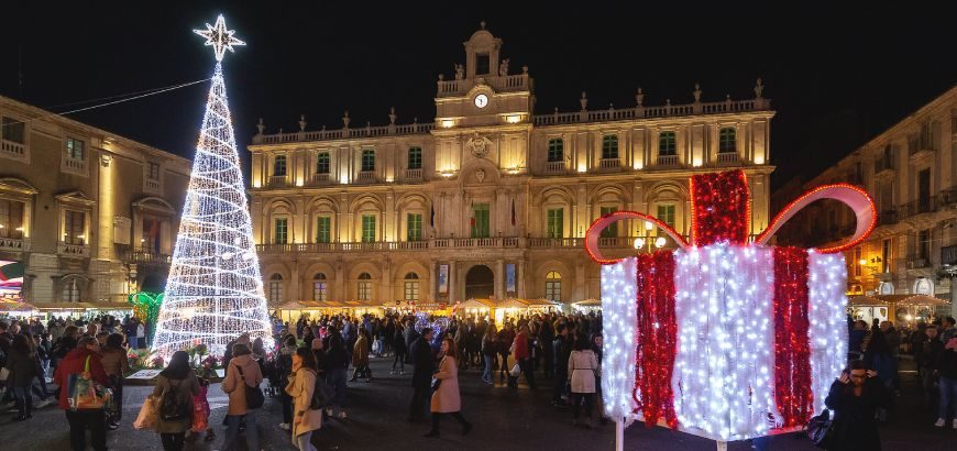 Il mercatino e il villaggio di Babbo Natale a piazza Università