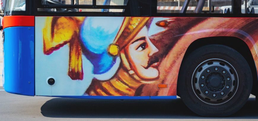 Il bus decorato da Alice Valenti