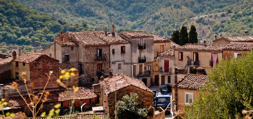 Dettaglio di alcune palazzine del Borgo di Gangi, PA