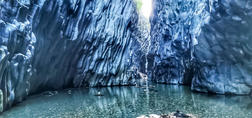 Scorcio su una caletta del Parco Naturale Gole Alcantera