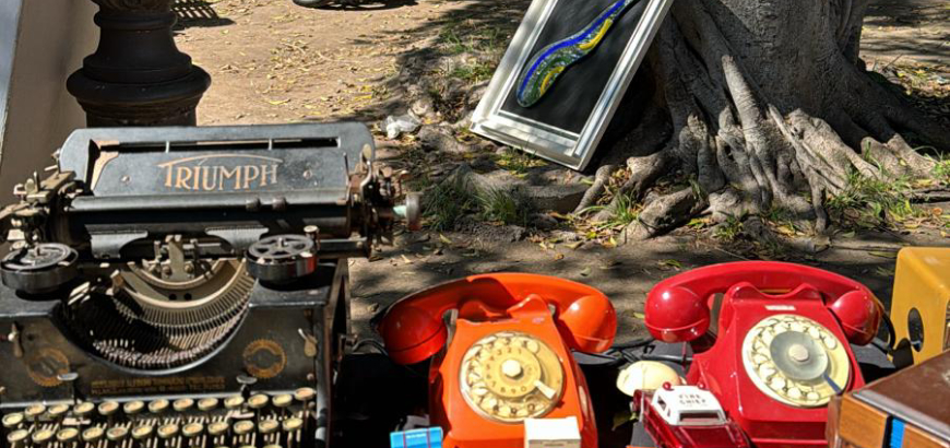 Oggetti vintage del mercato delle pulci